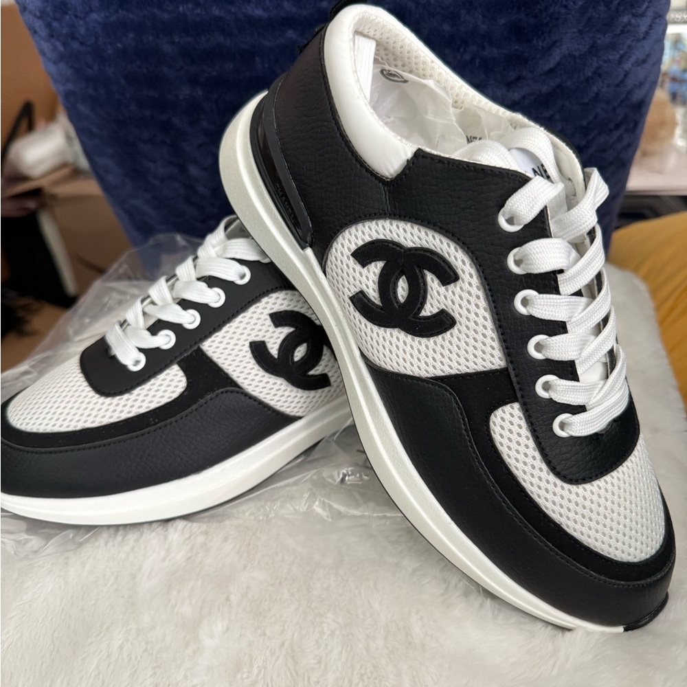 Black/White Sneakers